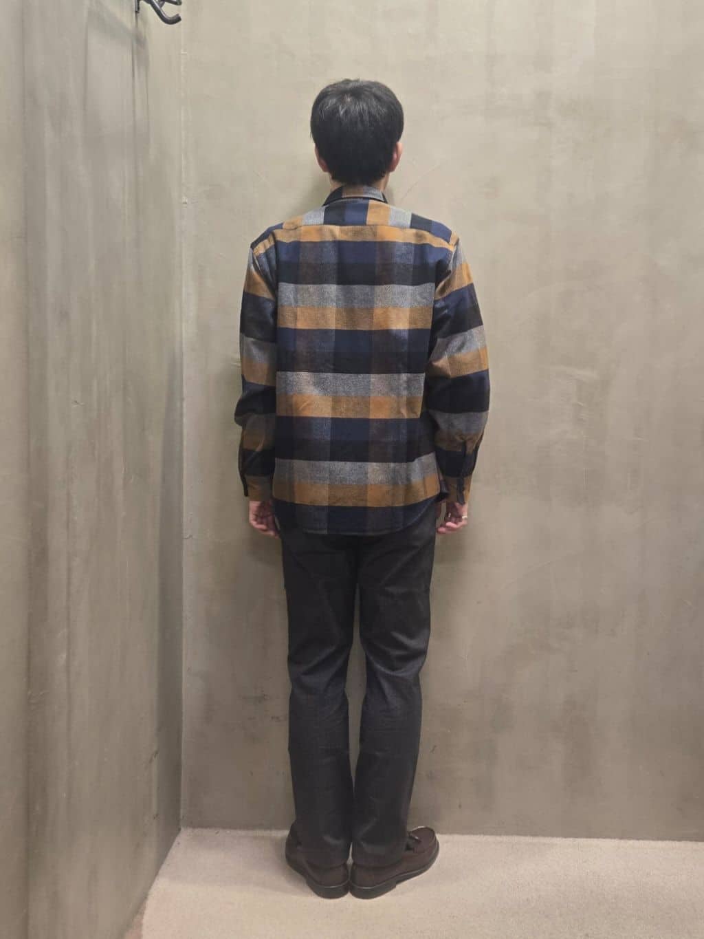 白木駆さんの「TAKEO KIKUCHI｜【Made in JAPAN】播州織 ヘリンボン ストレート パンツ」を使ったコーディネート