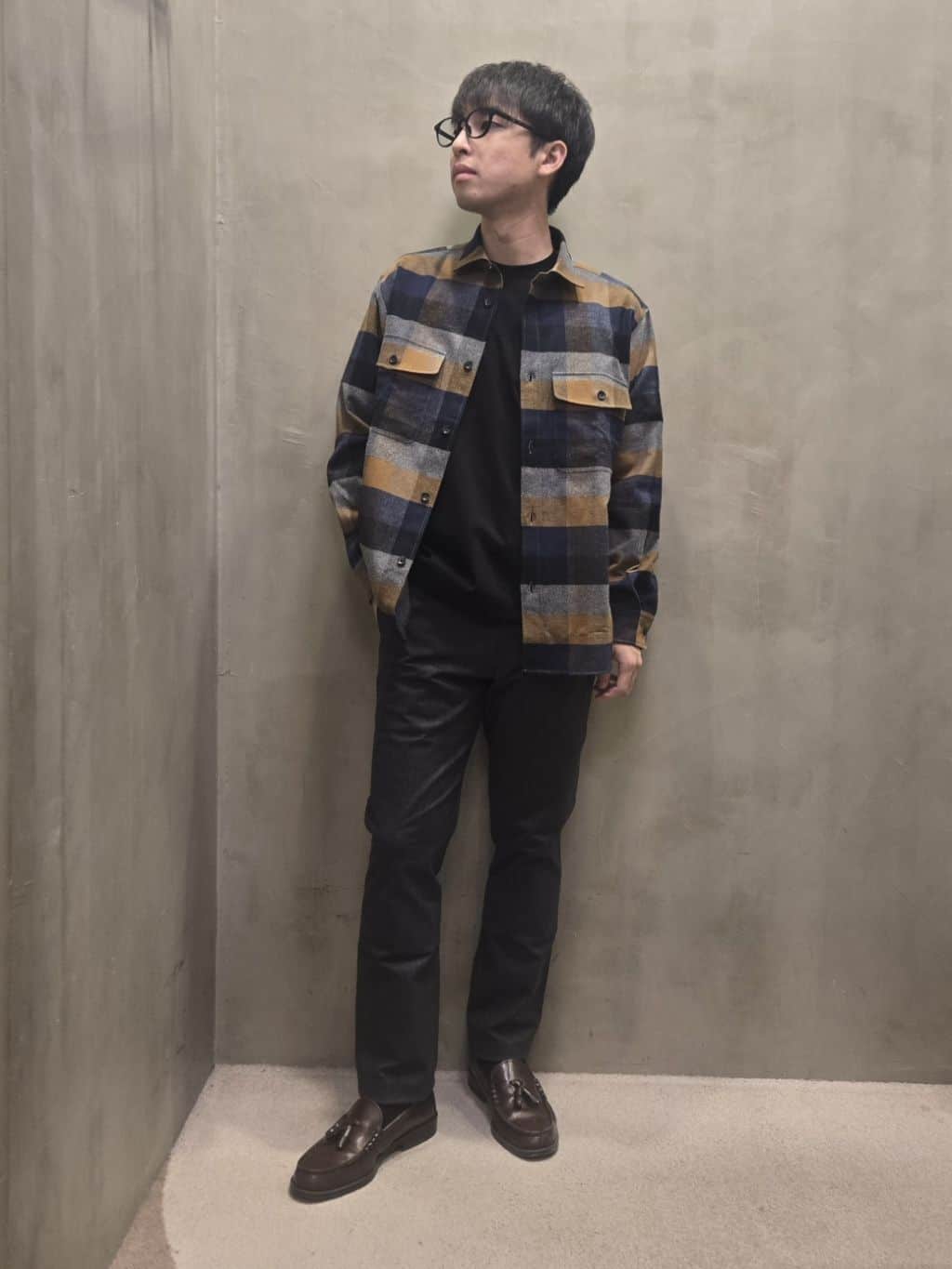 白木駆さんの「TAKEO KIKUCHI｜【Made in JAPAN】播州織 ヘリンボン ストレート パンツ」を使ったコーディネート