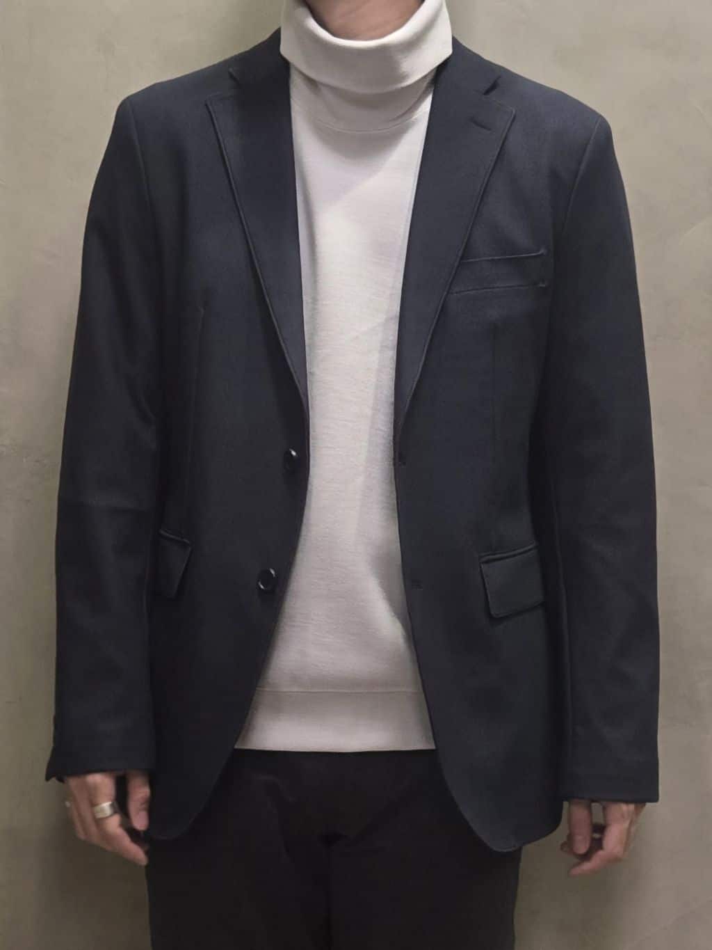 白木駆さんの「TAKEO KIKUCHI｜【Made in JAPAN】播州織 ヘリンボン ストレート パンツ」を使ったコーディネート