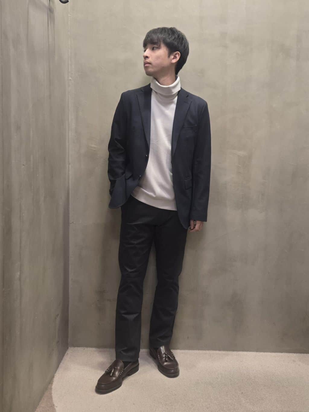 白木駆さんの「TAKEO KIKUCHI｜【Made in JAPAN】播州織 ヘリンボン ストレート パンツ」を使ったコーディネート