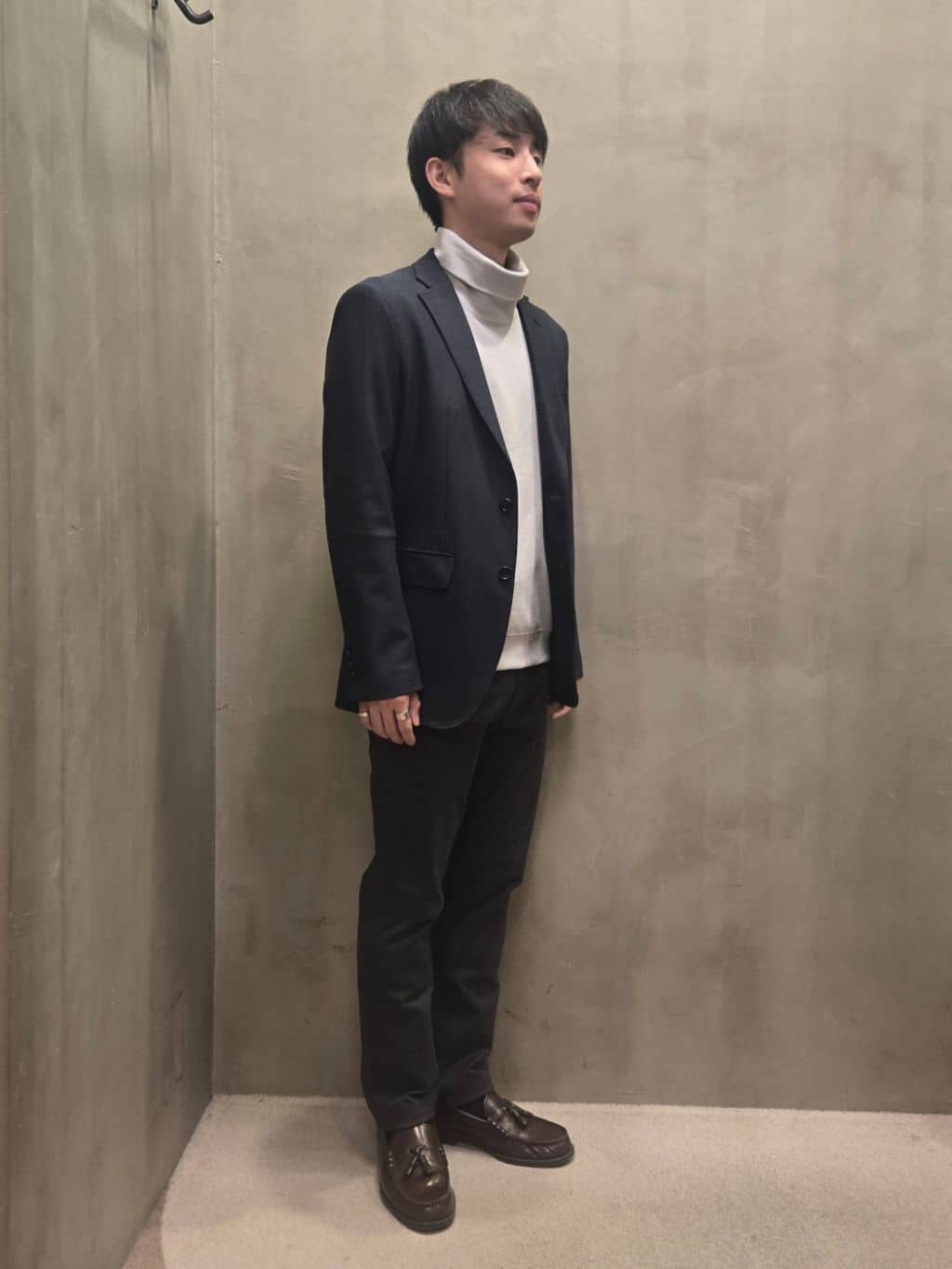 白木駆さんの「TAKEO KIKUCHI｜【Made in JAPAN】播州織 ヘリンボン ストレート パンツ」を使ったコーディネート