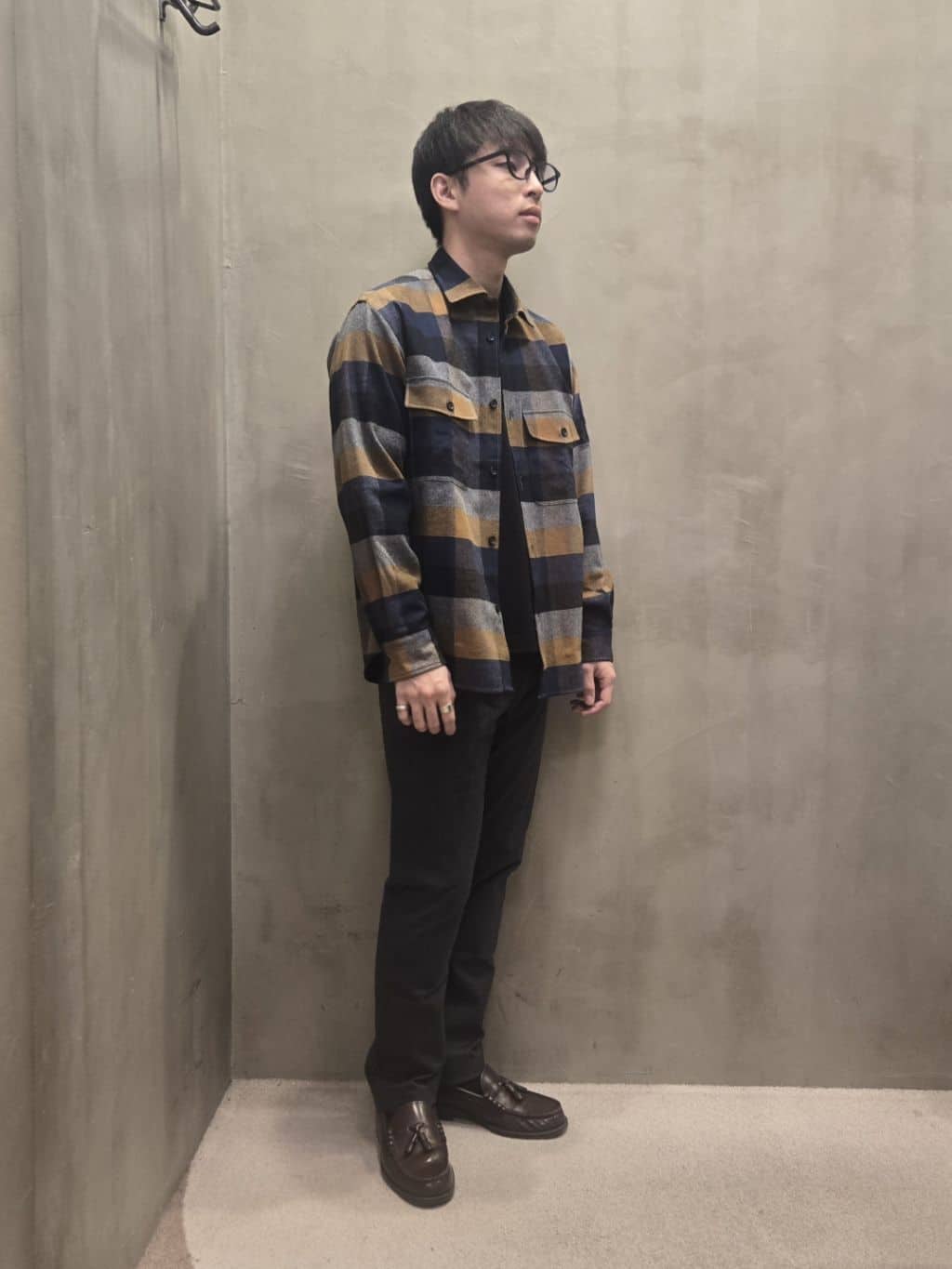 白木駆さんの「TAKEO KIKUCHI｜【Made in JAPAN】播州織 ヘリンボン ストレート パンツ」を使ったコーディネート