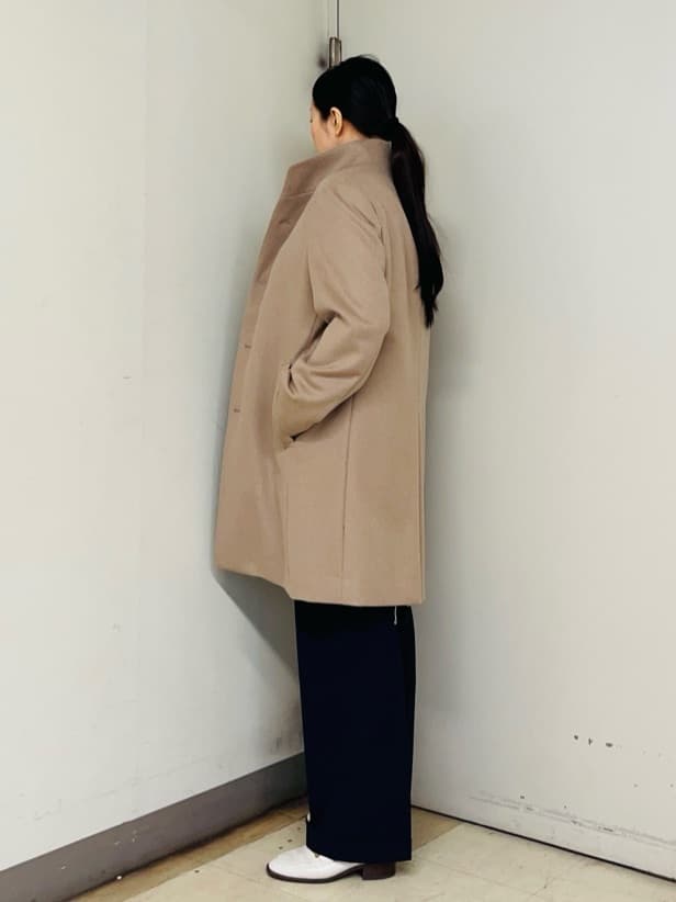 iwさんの「TAKEO KIKUCHI｜【ウールカシミヤブレンド】ビーバー調 スタンドカラー コート」を使ったコーディネート