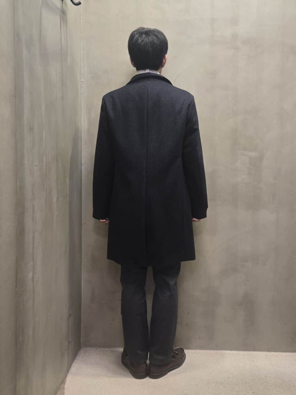 白木駆さんの「TAKEO KIKUCHI｜【ウールカシミヤブレンド】ビーバー調 スタンドカラー コート」を使ったコーディネート