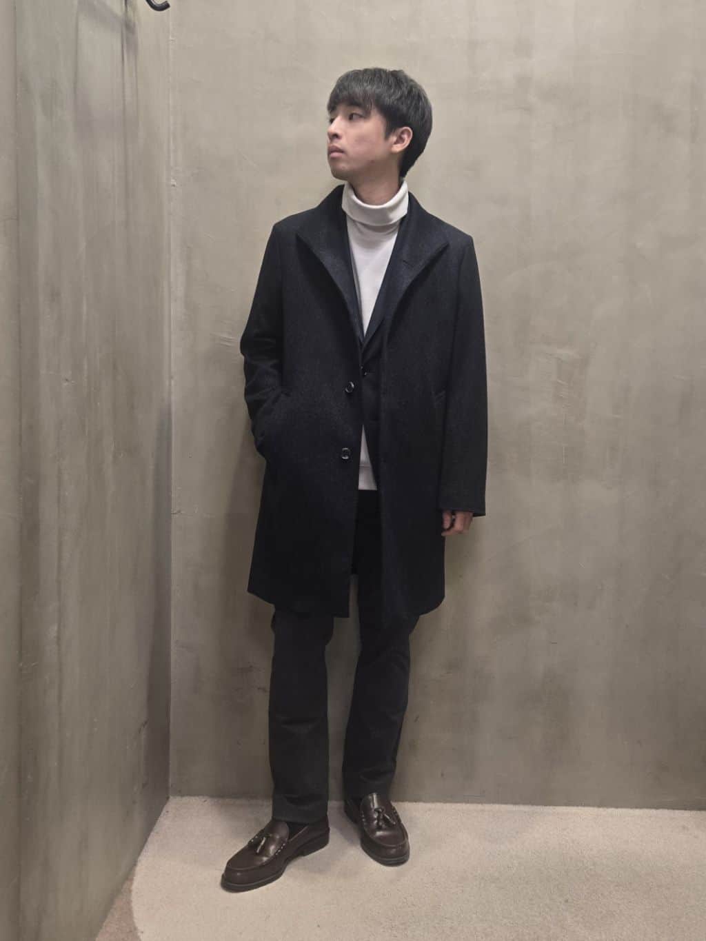 白木駆さんの「TAKEO KIKUCHI｜【ウールカシミヤブレンド】ビーバー調 スタンドカラー コート」を使ったコーディネート