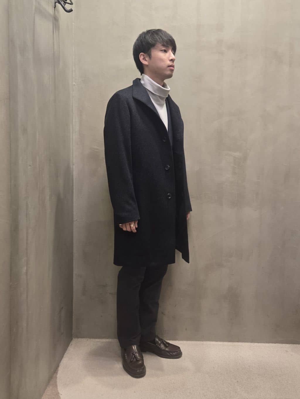 白木駆さんの「TAKEO KIKUCHI｜【ウールカシミヤブレンド】ビーバー調 スタンドカラー コート」を使ったコーディネート