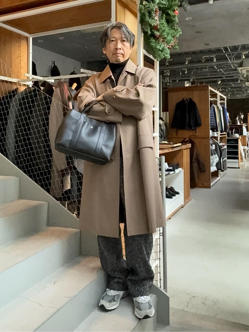 デザイナーTAKEman さんの「TAKEO KIKUCHI｜◆【便利なサイズ感】ドライビング　トートバッグ」を使ったコーディネート