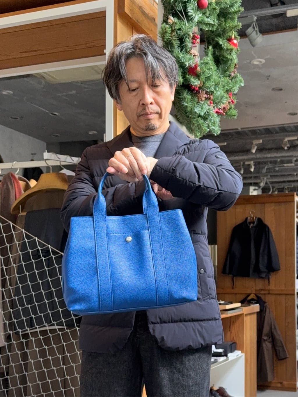 デザイナーTAKEman さんの「TAKEO KIKUCHI｜◆【便利なサイズ感】ドライビング　トートバッグ」を使ったコーディネート