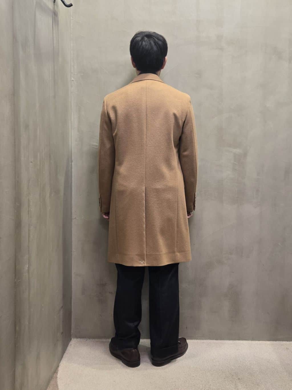 白木駆さんの「TAKEO KIKUCHI｜ウールカシミヤブレンド チェスターコート」を使ったコーディネート