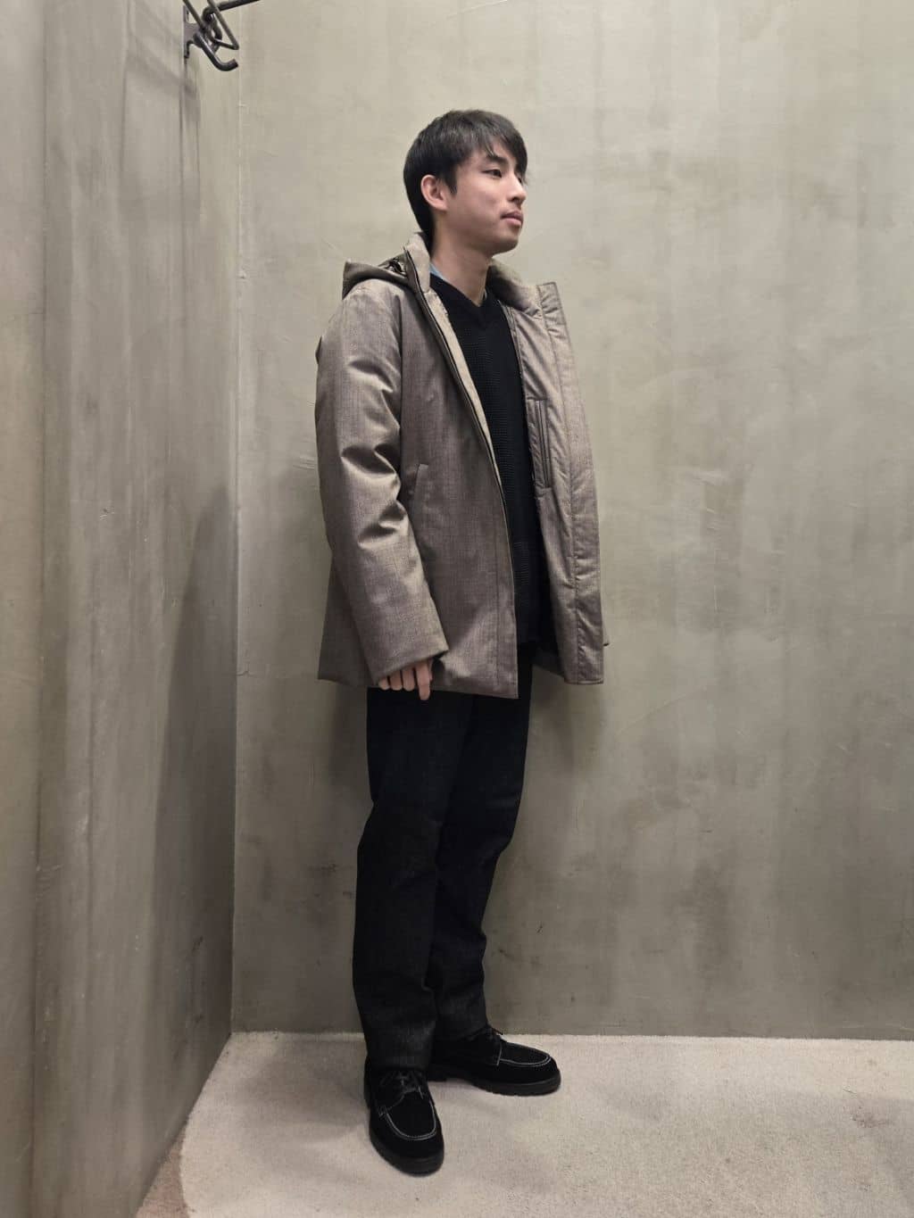 白木駆さんの「TAKEO KIKUCHI｜【モンスターストレッチ】日本製 ワンウォッシュ デニムパンツ」を使ったコーディネート