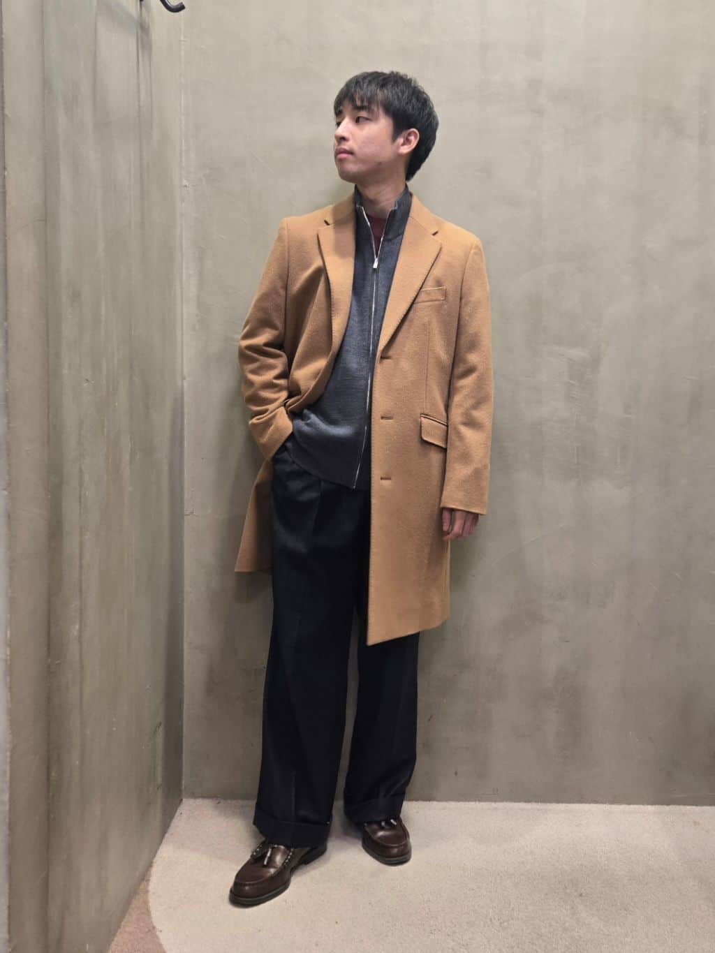 白木駆さんの「TAKEO KIKUCHI｜ウールカシミヤブレンド チェスターコート」を使ったコーディネート