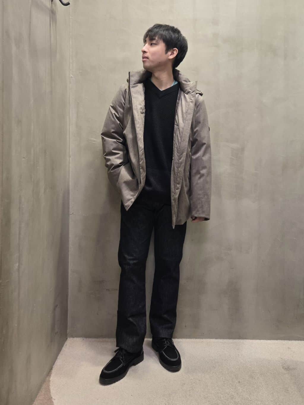 白木駆さんの「TAKEO KIKUCHI｜【モンスターストレッチ】日本製 ワンウォッシュ デニムパンツ」を使ったコーディネート