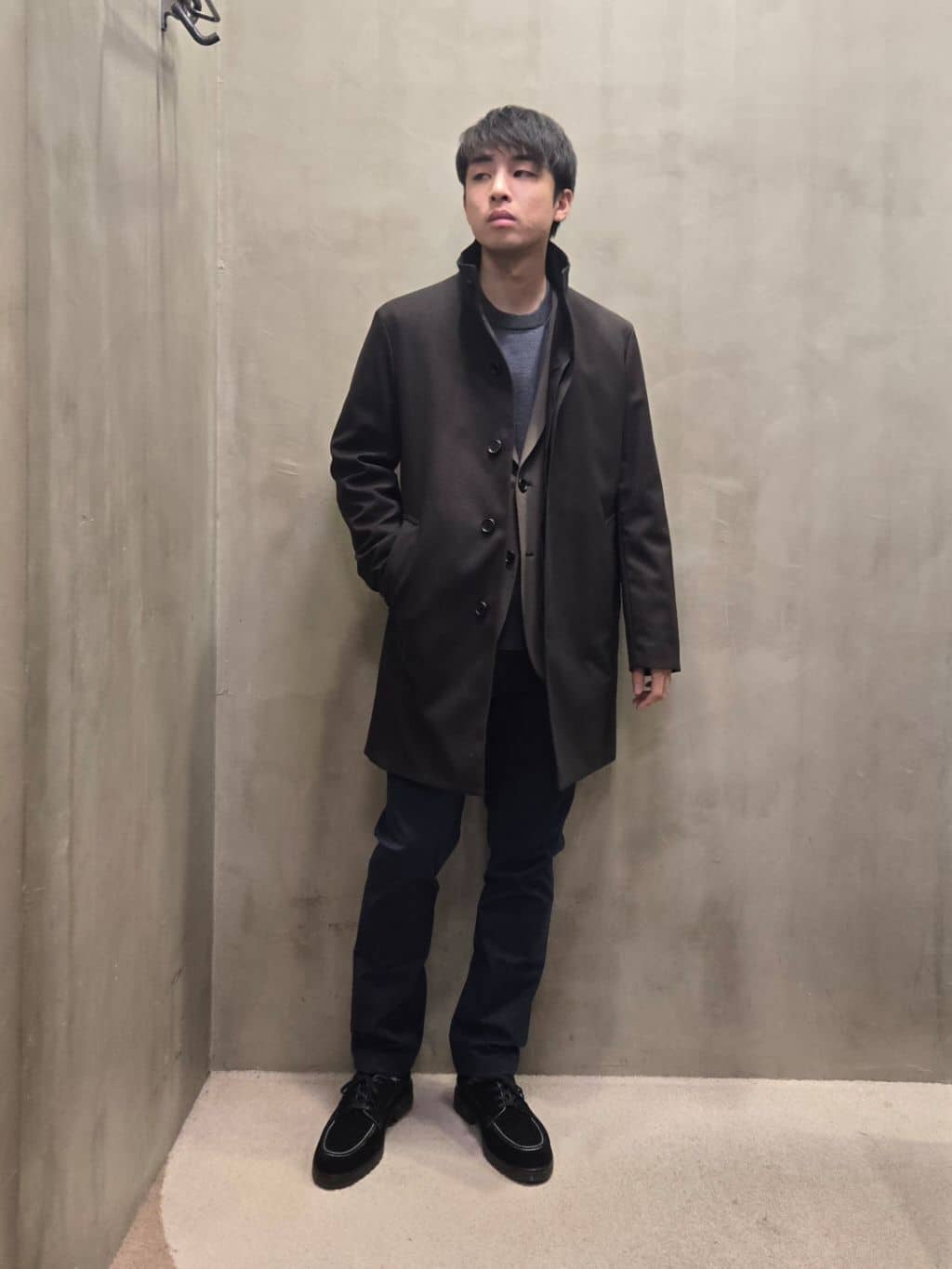 白木駆さんの「TAKEO KIKUCHI｜【Made in JAPAN】播州織 ヘリンボン ストレート パンツ」を使ったコーディネート