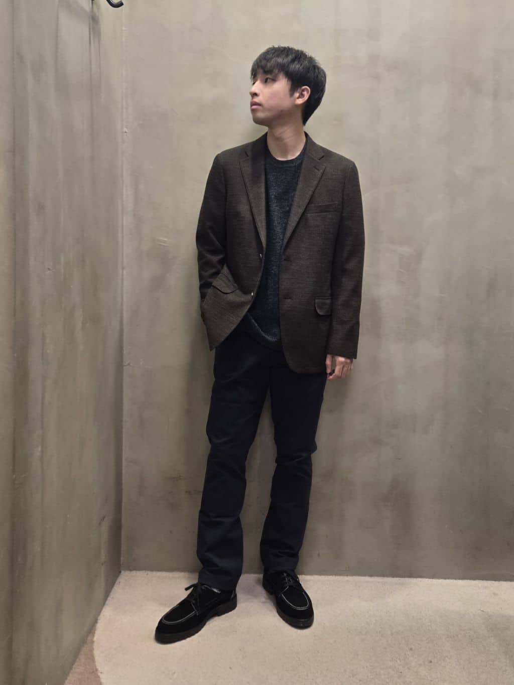 白木駆さんの「TAKEO KIKUCHI｜【Made in JAPAN】播州織 ヘリンボン ストレート パンツ」を使ったコーディネート