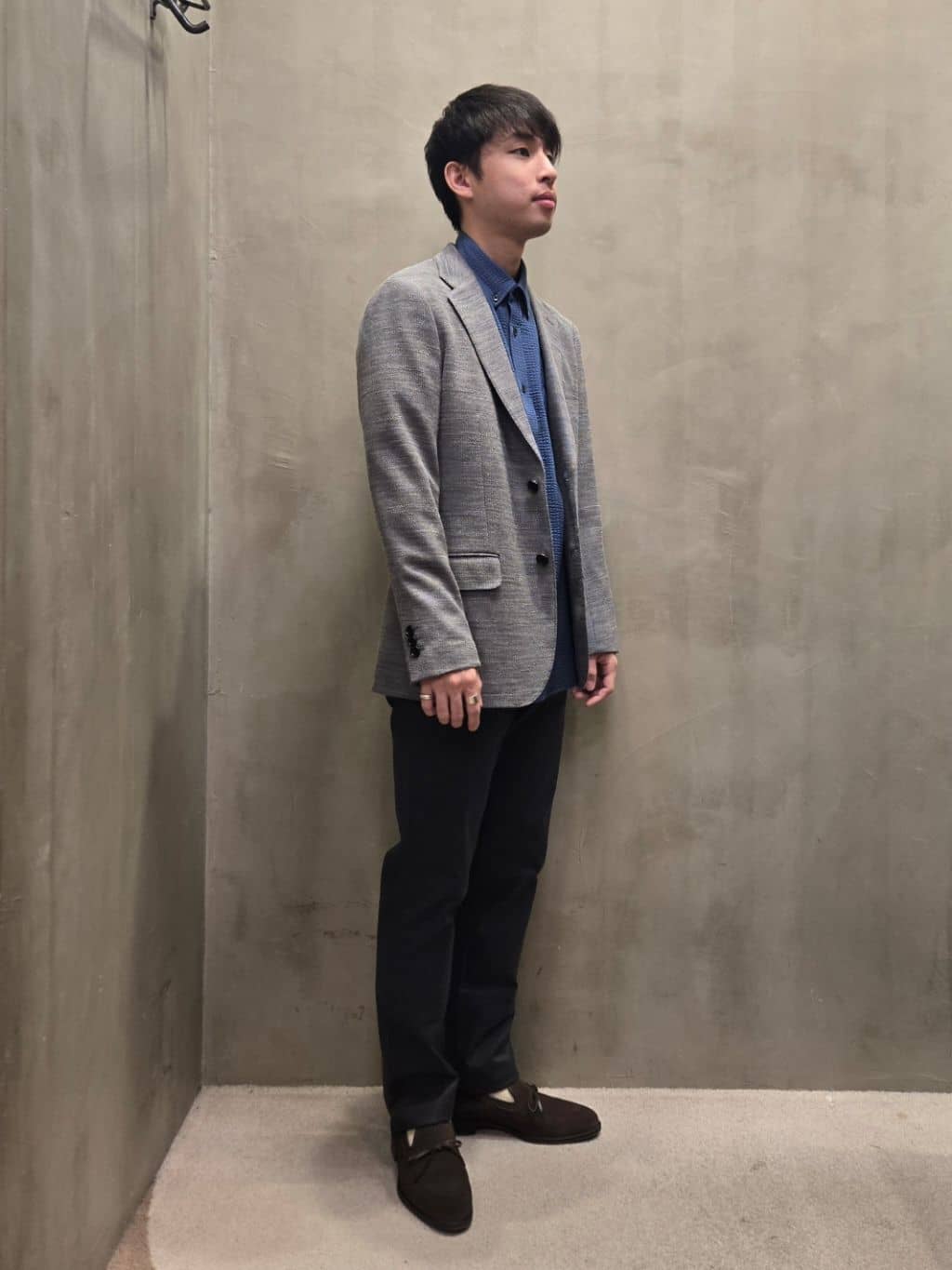 白木駆さんの「TAKEO KIKUCHI｜【抗菌防臭/シーズンレス】シアサッカー ジャージシャツ」を使ったコーディネート