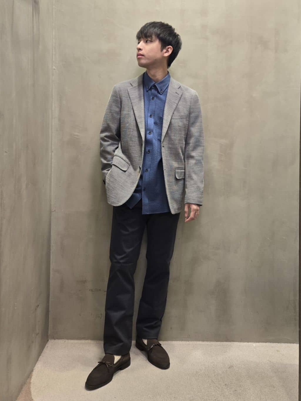 白木駆さんの「TAKEO KIKUCHI｜【抗菌防臭/シーズンレス】シアサッカー ジャージシャツ」を使ったコーディネート