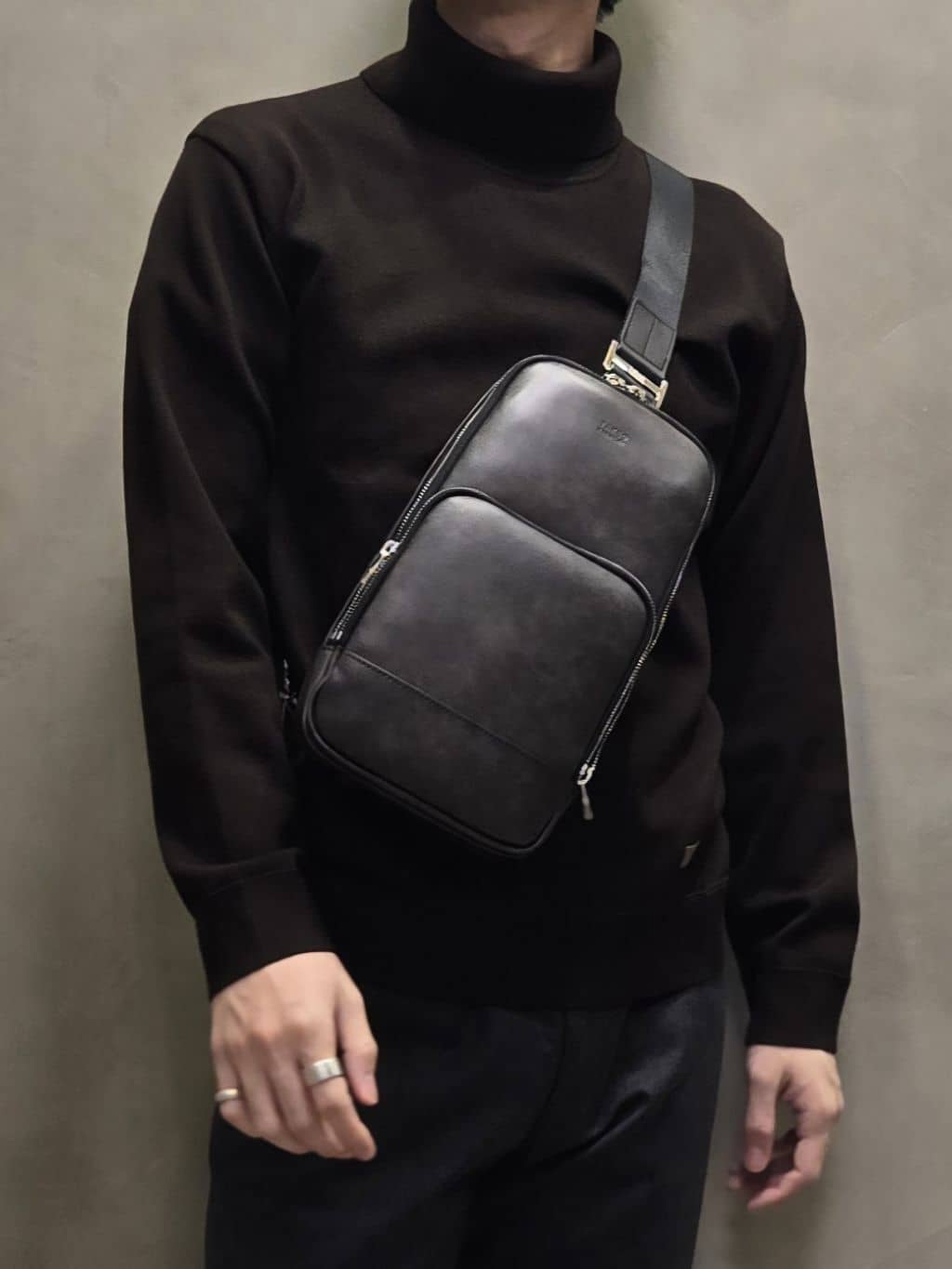 白木駆さんの「TAKEO KIKUCHI｜【全7サイズ&times;8色展開！】トップマルチヘリンボン パンツ」を使ったコーディネート