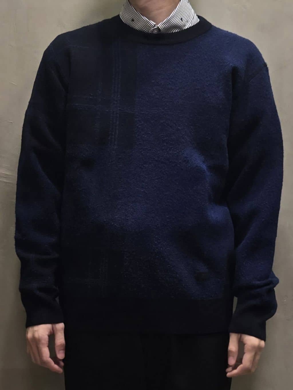 白木駆さんの「TAKEO KIKUCHI｜ハットモチーフ ジャカード ストライプ シャツ」を使ったコーディネート