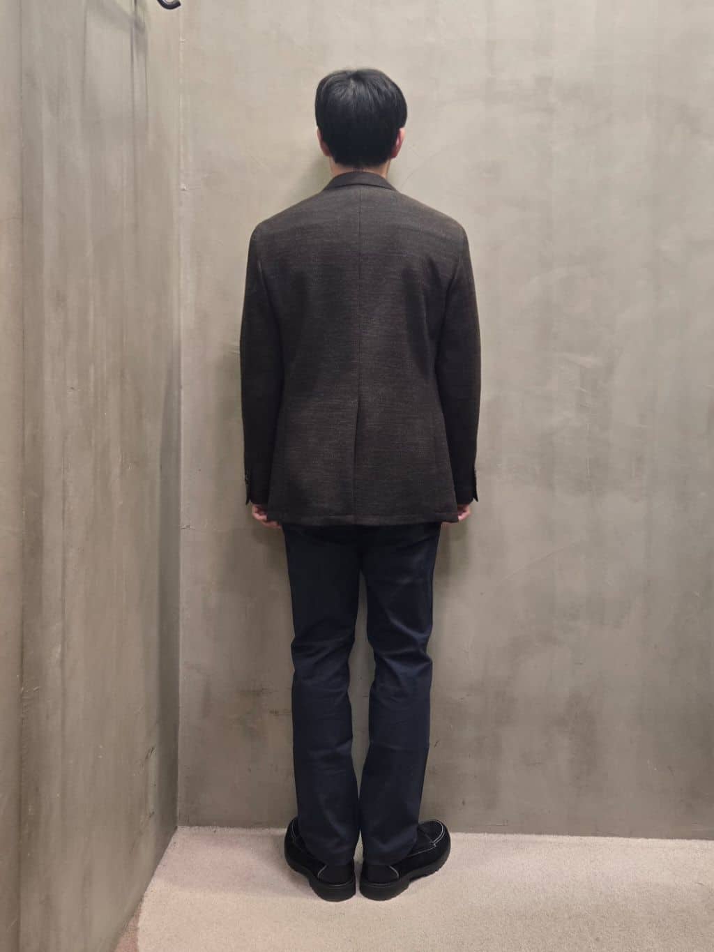 白木駆さんの「TAKEO KIKUCHI｜【Made in JAPAN】播州織 ヘリンボン ストレート パンツ」を使ったコーディネート