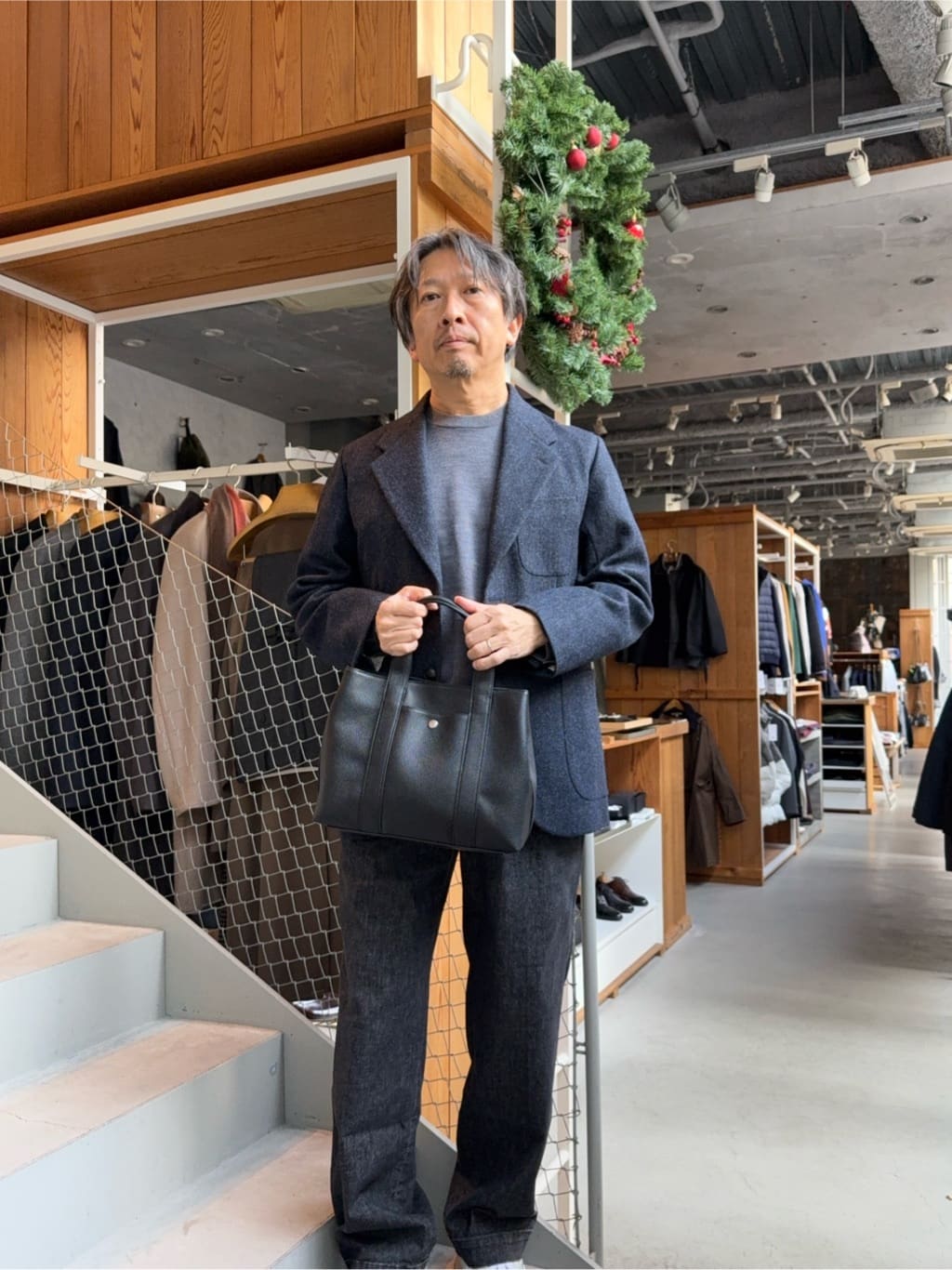デザイナーTAKEman さんの「TAKEO KIKUCHI｜◆【便利なサイズ感】ドライビング　トートバッグ」を使ったコーディネート