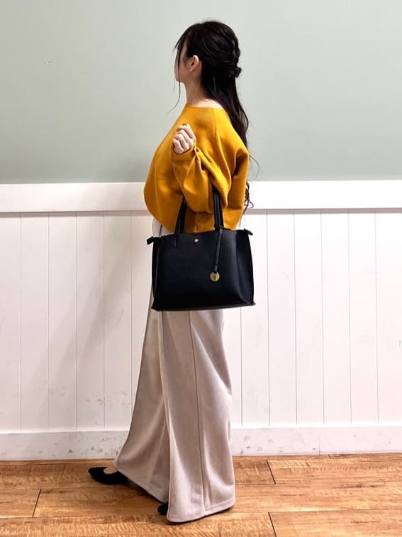 nanaさんの「SHOO･LA･RUE｜◆【通勤/セレモニー】Vカットデザインで足が美しく見える ベーシック5cmパンプス」を使ったコーディネート