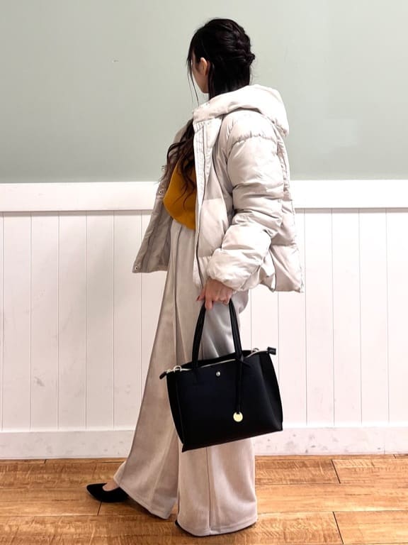 nanaさんの「SHOO･LA･RUE｜◆【通勤/セレモニー】Vカットデザインで足が美しく見える ベーシック5cmパンプス」を使ったコーディネート