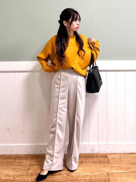 nanaさんの「SHOO･LA･RUE｜◆【通勤/セレモニー】Vカットデザインで足が美しく見える ベーシック5cmパンプス」を使ったコーディネート