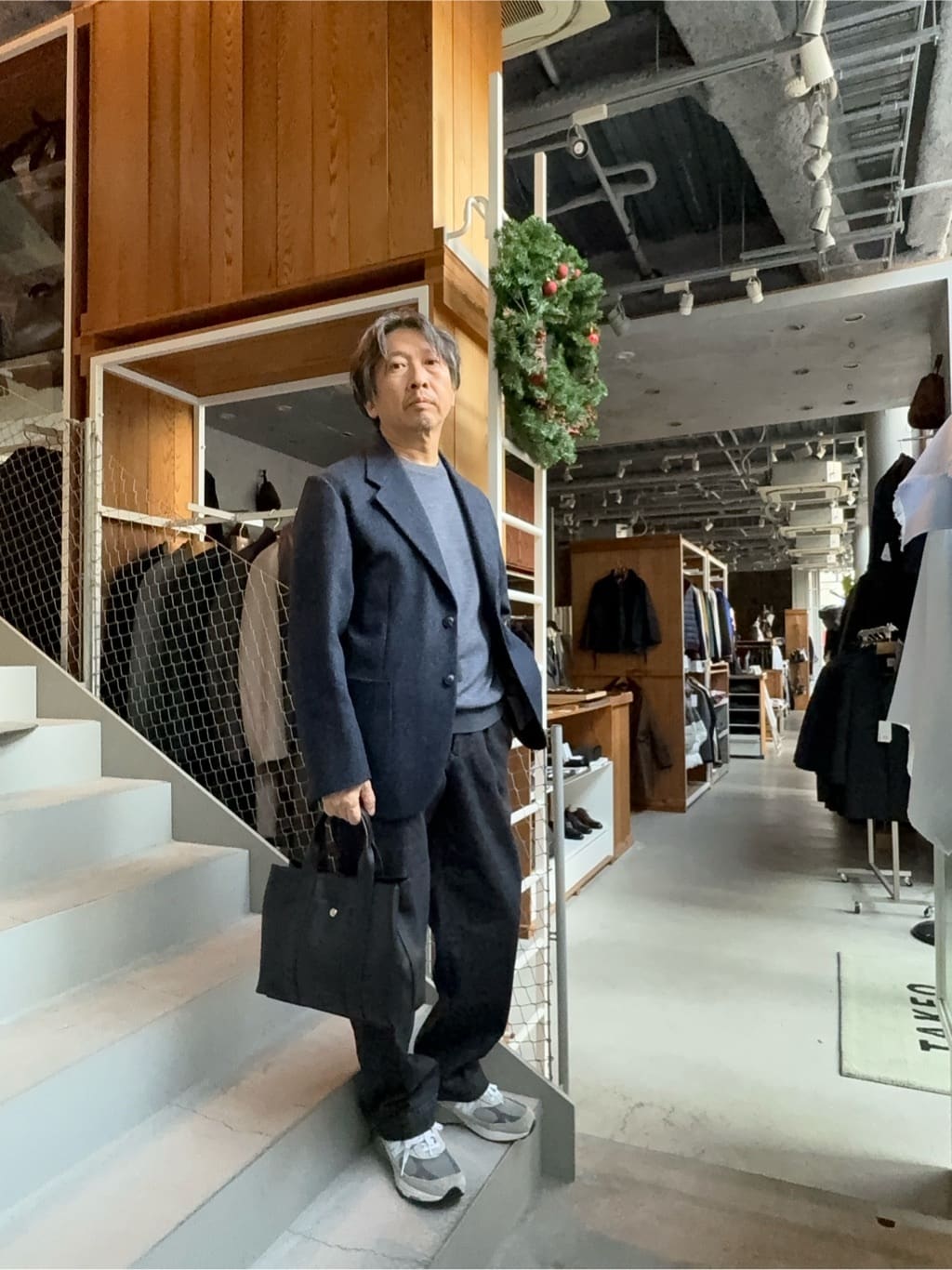 デザイナーTAKEman さんの「TAKEO KIKUCHI｜◆【便利なサイズ感】ドライビング　トートバッグ」を使ったコーディネート
