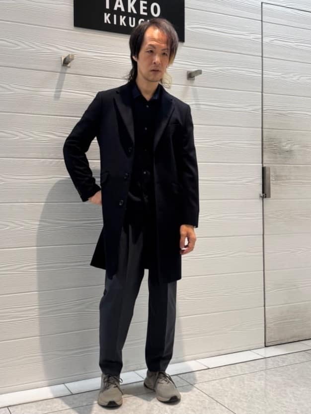 井出恭輔さんの「TAKEO KIKUCHI｜ウールカシミヤブレンド チェスターコート」を使ったコーディネート
