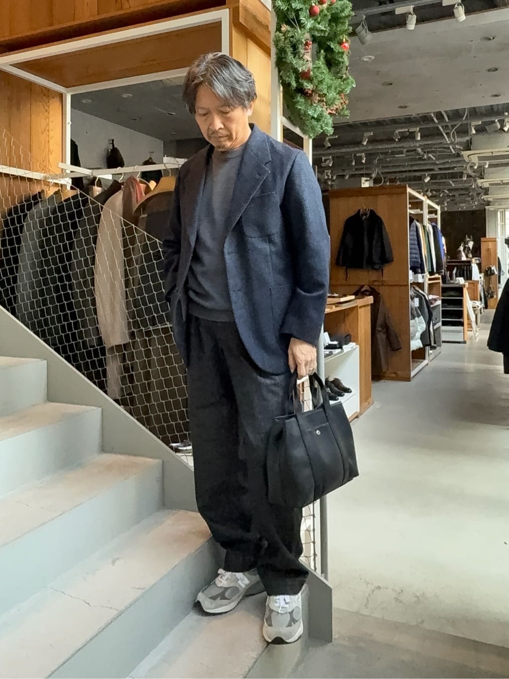 デザイナーTAKEman さんの「TAKEO KIKUCHI｜◆【便利なサイズ感】ドライビング　トートバッグ」を使ったコーディネート