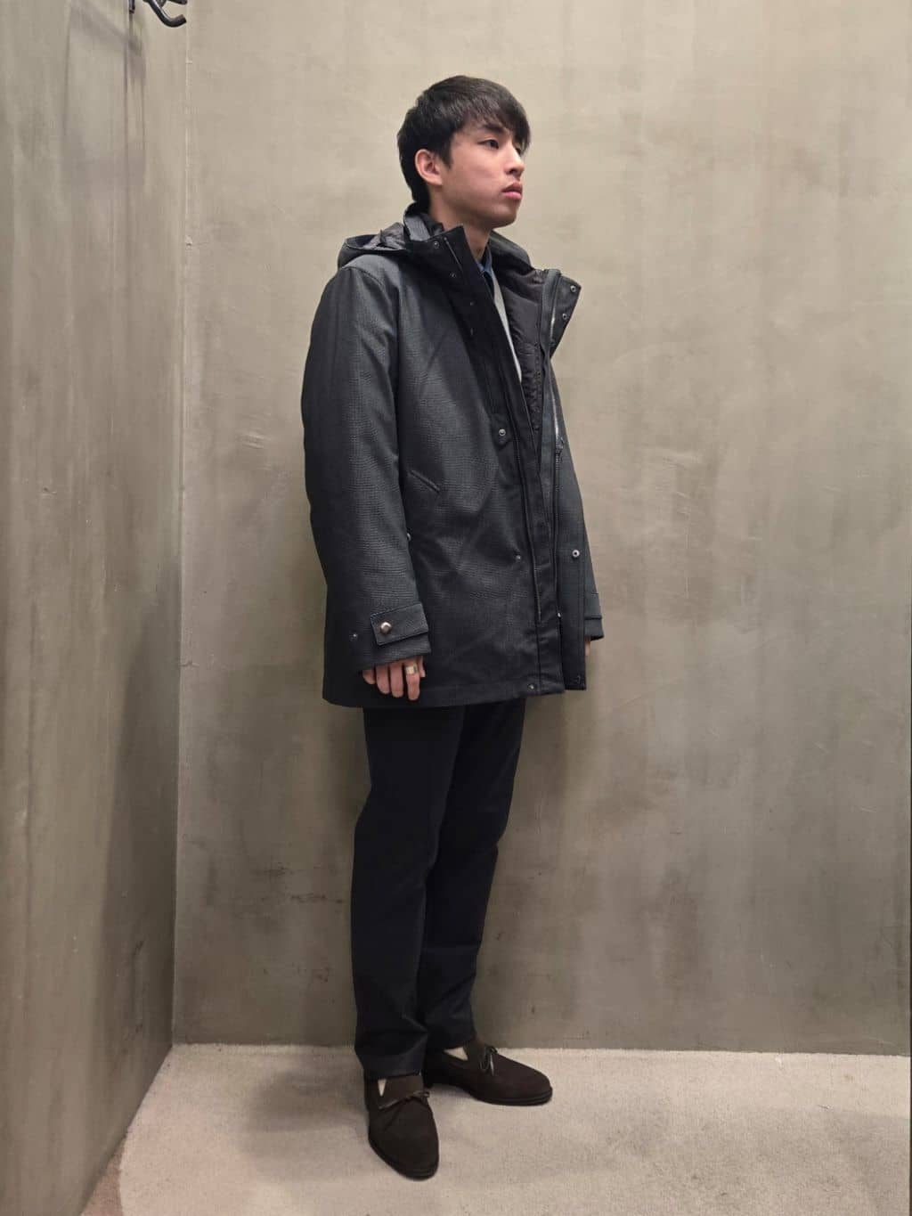 白木駆さんの「TAKEO KIKUCHI｜【全7サイズ&times;8色展開！】トップマルチヘリンボン パンツ」を使ったコーディネート