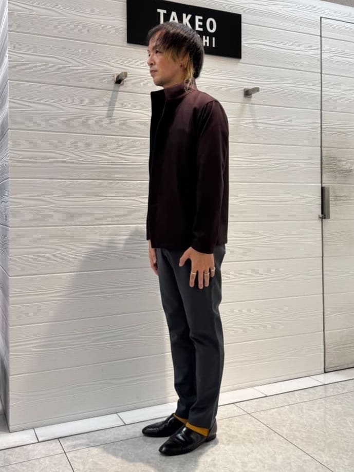 井出恭輔さんの「TAKEO KIKUCHI｜【DOWN FABRIC】ダウンファブリック スタンドカラーブルゾン」を使ったコーディネート
