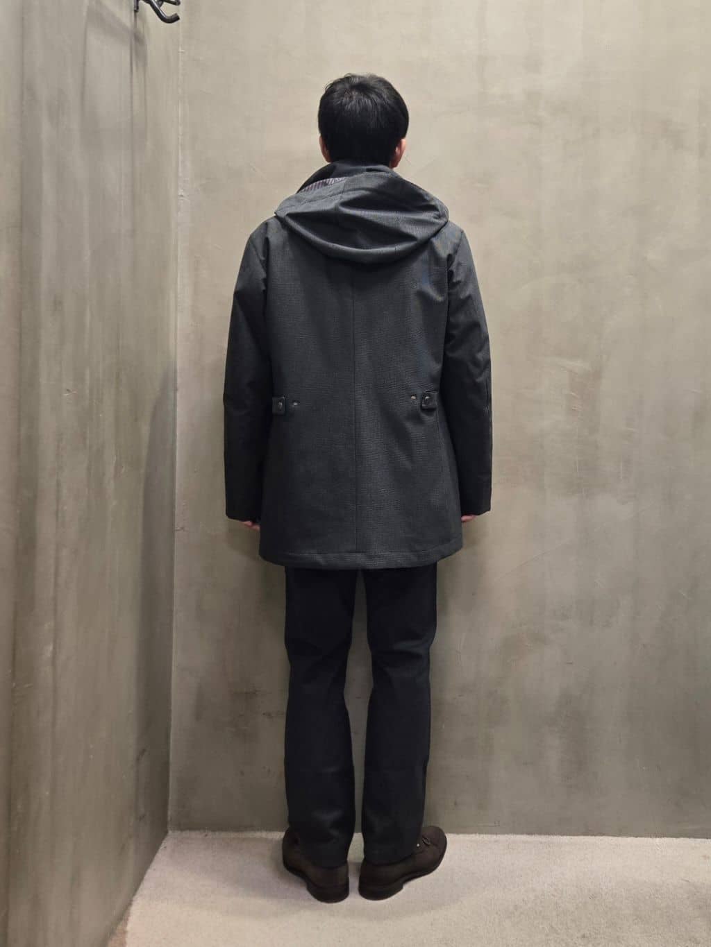 白木駆さんの「TAKEO KIKUCHI｜【全7サイズ&times;8色展開！】トップマルチヘリンボン パンツ」を使ったコーディネート