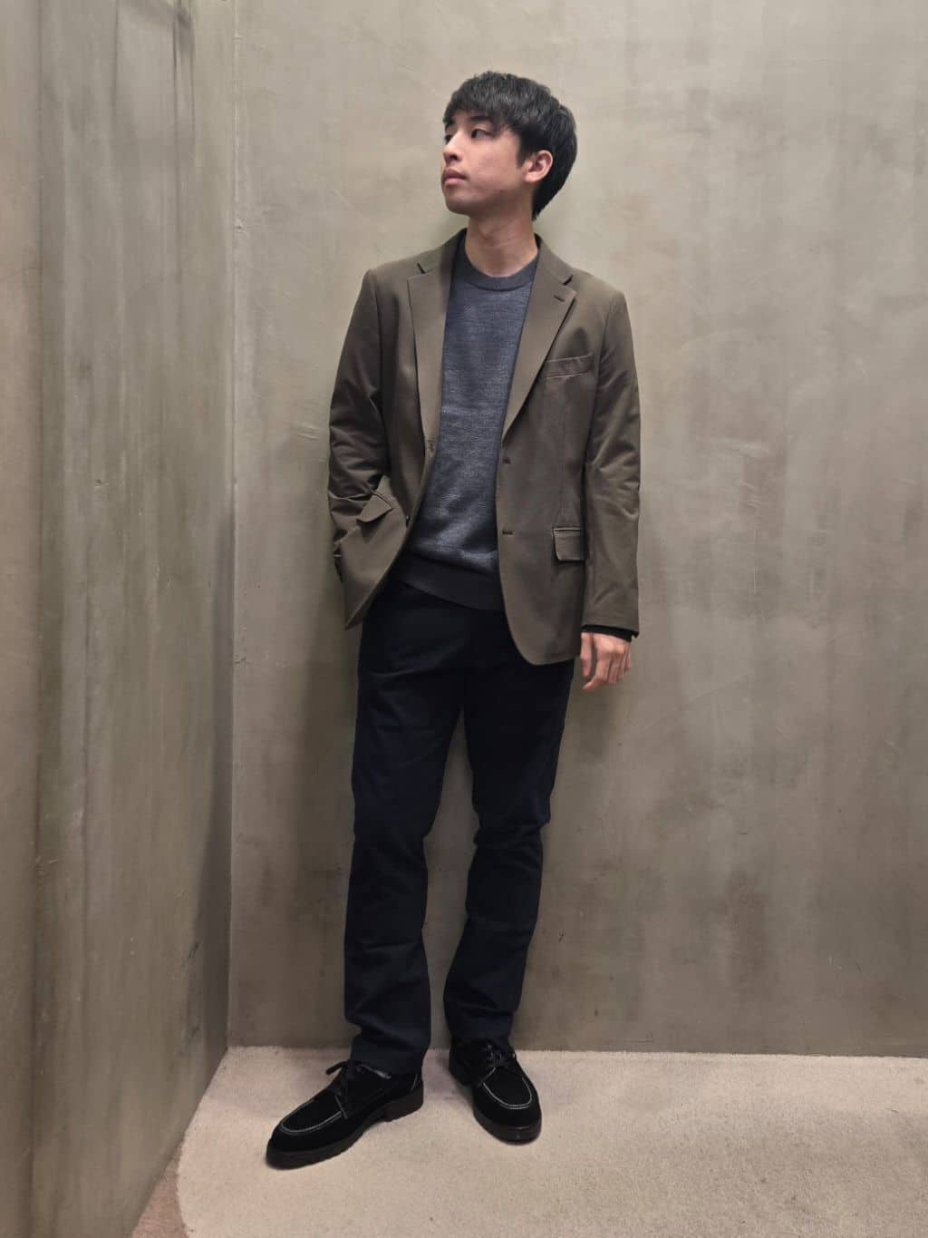 白木駆さんの「TAKEO KIKUCHI｜【Made in JAPAN】播州織 ヘリンボン ストレート パンツ」を使ったコーディネート