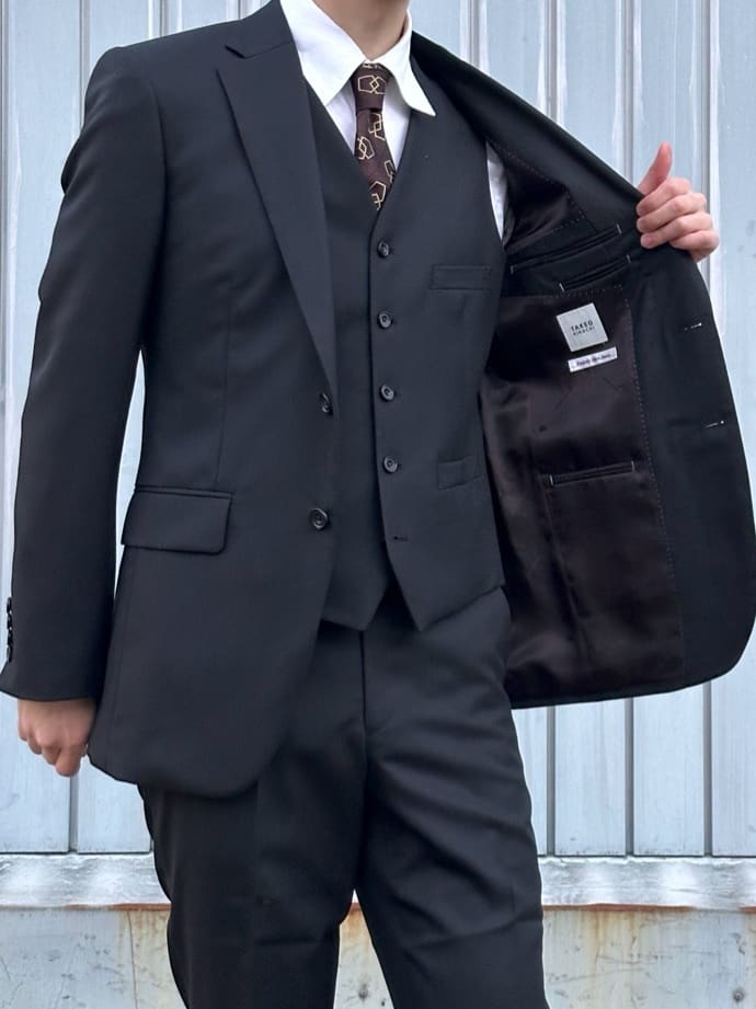 イッシーさんの「TAKEO KIKUCHI｜【Made in JAPAN】矢絣（やがすり）スーツ／スリーピース対応」を使ったコーディネート
