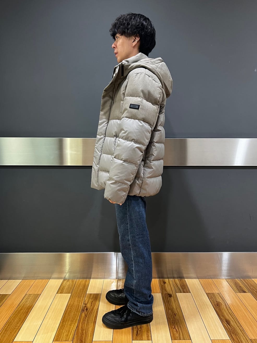 yutoさんの「TAKEO KIKUCHI｜【モンスターストレッチ】日本製 ウォッシュド デニムパンツ」を使ったコーディネート