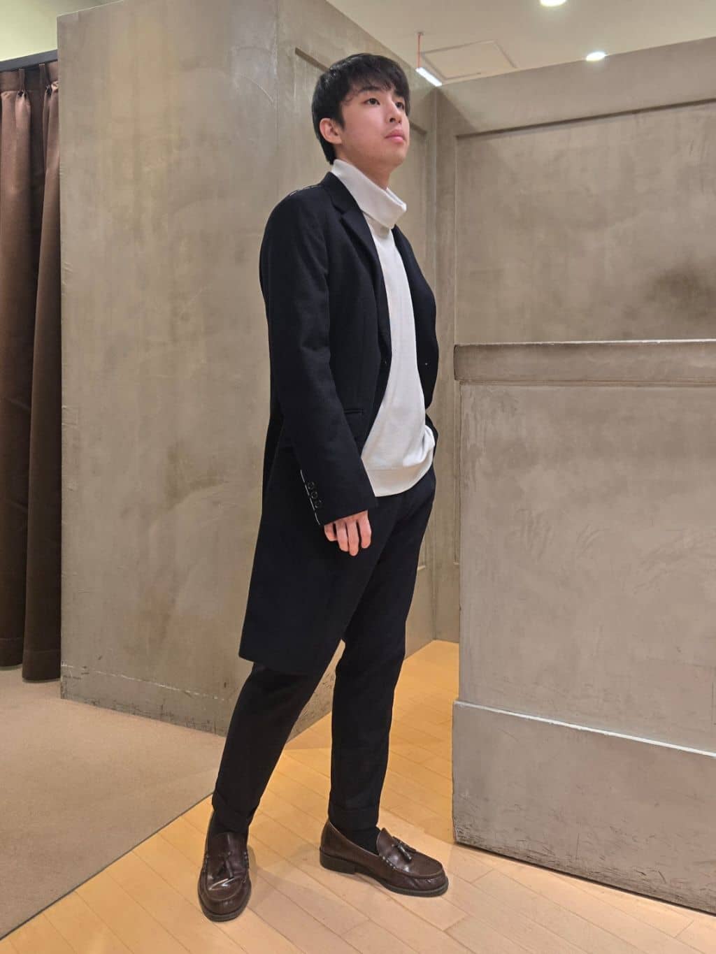 白木駆さんの「TAKEO KIKUCHI｜ウールカシミヤブレンド チェスターコート」を使ったコーディネート