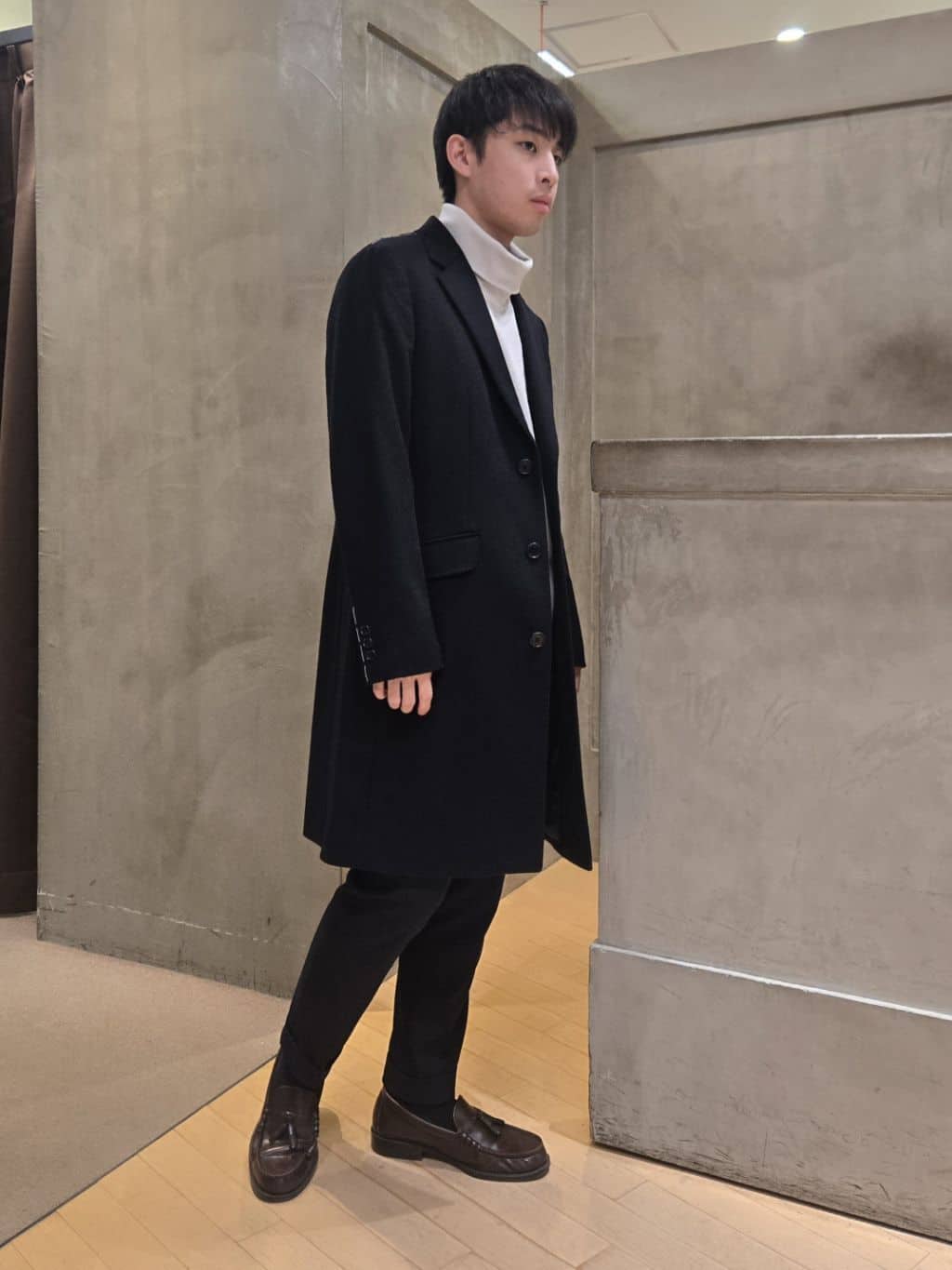白木駆さんの「TAKEO KIKUCHI｜ウールカシミヤブレンド チェスターコート」を使ったコーディネート
