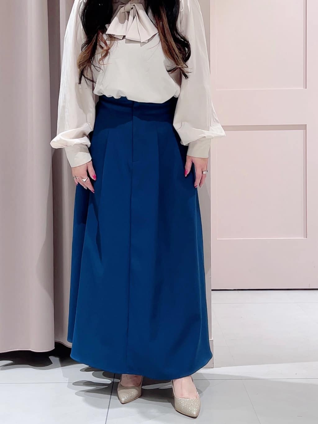 りえさんの「ESPERANZA｜【12時間パンプス】約8.5?／ラメ素材　歩きやすくて疲れにくい」を使ったコーディネート