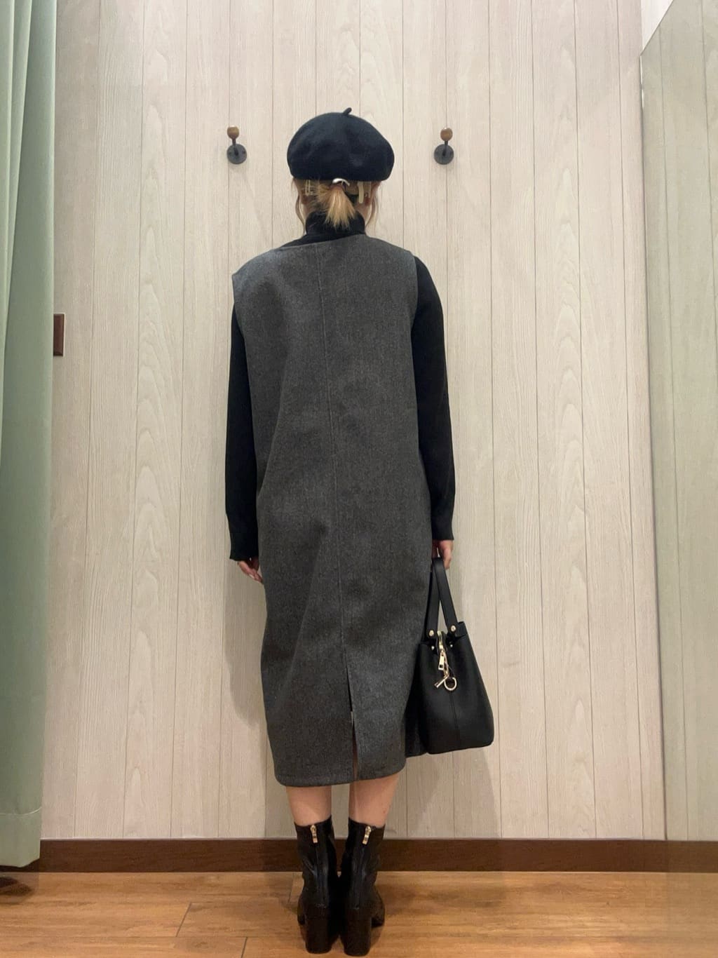 すずさんの「SHOO･LA･RUE｜◆【通勤/セレモニー/2WAY】フロントバー金具3層トート」を使ったコーディネート