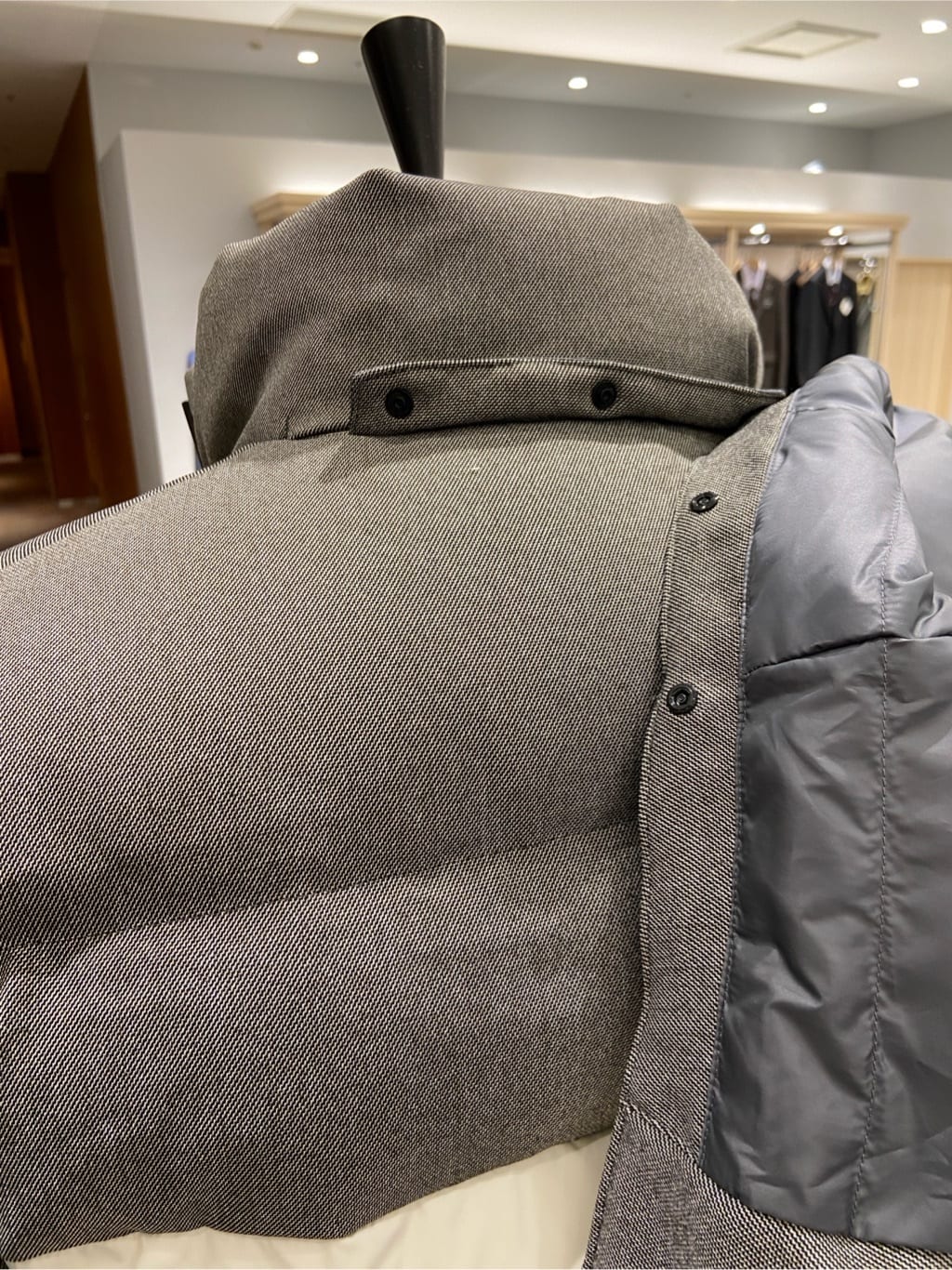 わいずみさんの「TAKEO KIKUCHI｜【Made in JAPAN】播州織 ストレッチ パンツ」を使ったコーディネート