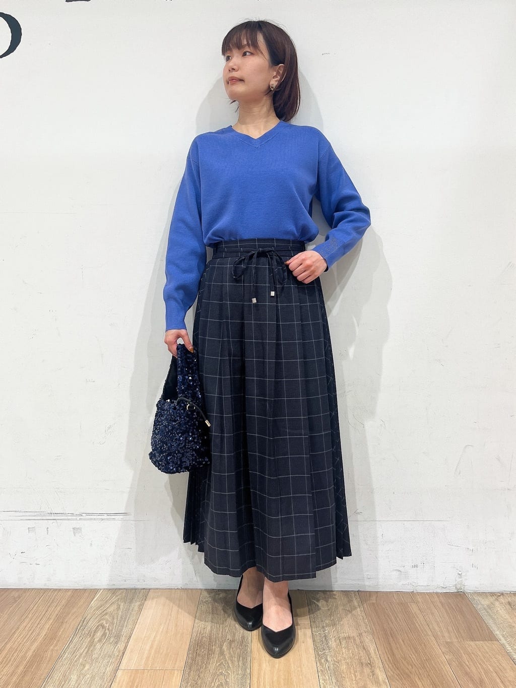 山さんさんの「grove｜【ふわっと心地よい足入れ】やわここち(R)Vカットパンプス」を使ったコーディネート
