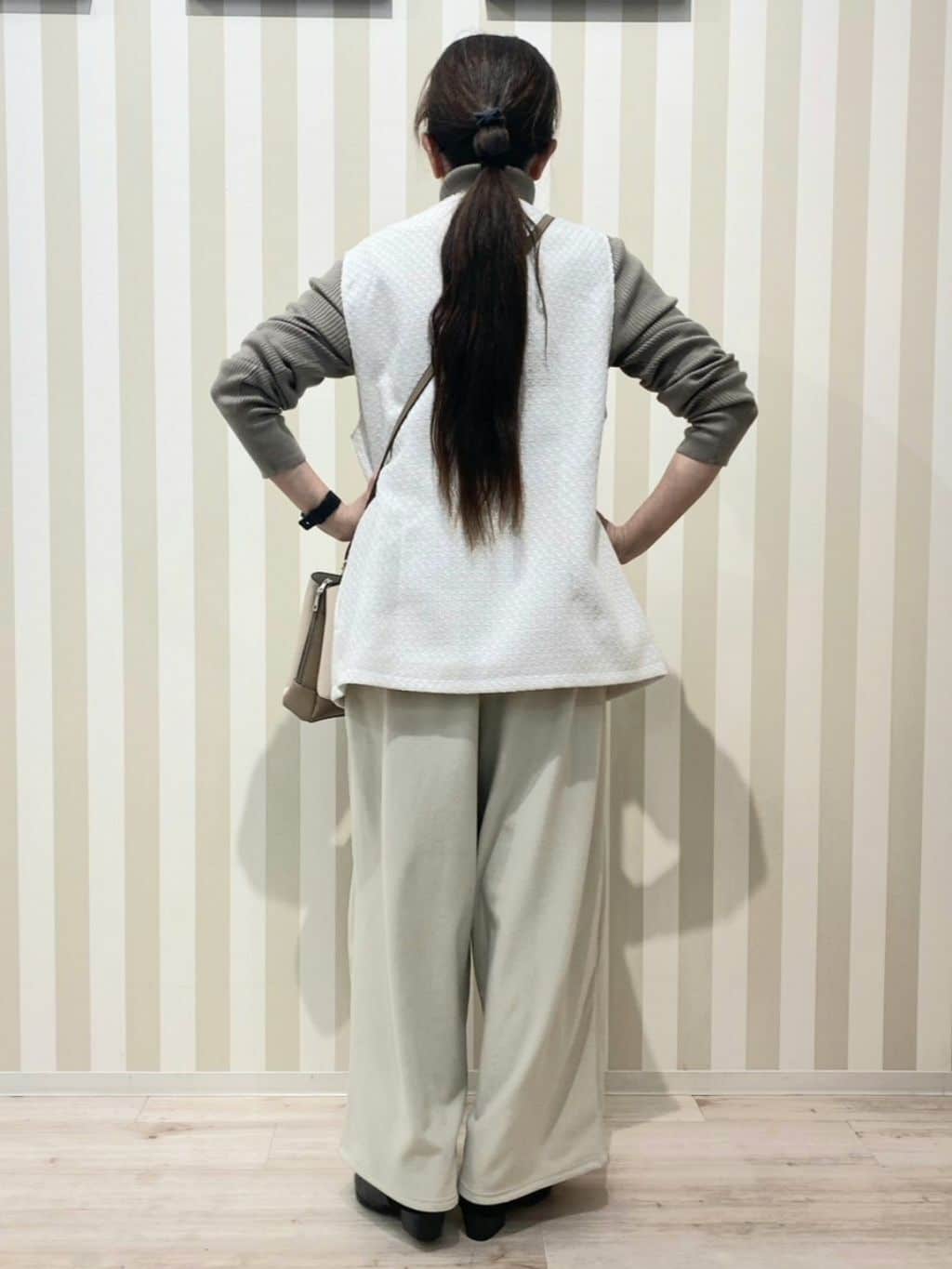 nonaさんの「SHOO･LA･RUE｜◆【セレモニーからデイリーまで】フリンジ ツイードジレ」を使ったコーディネート