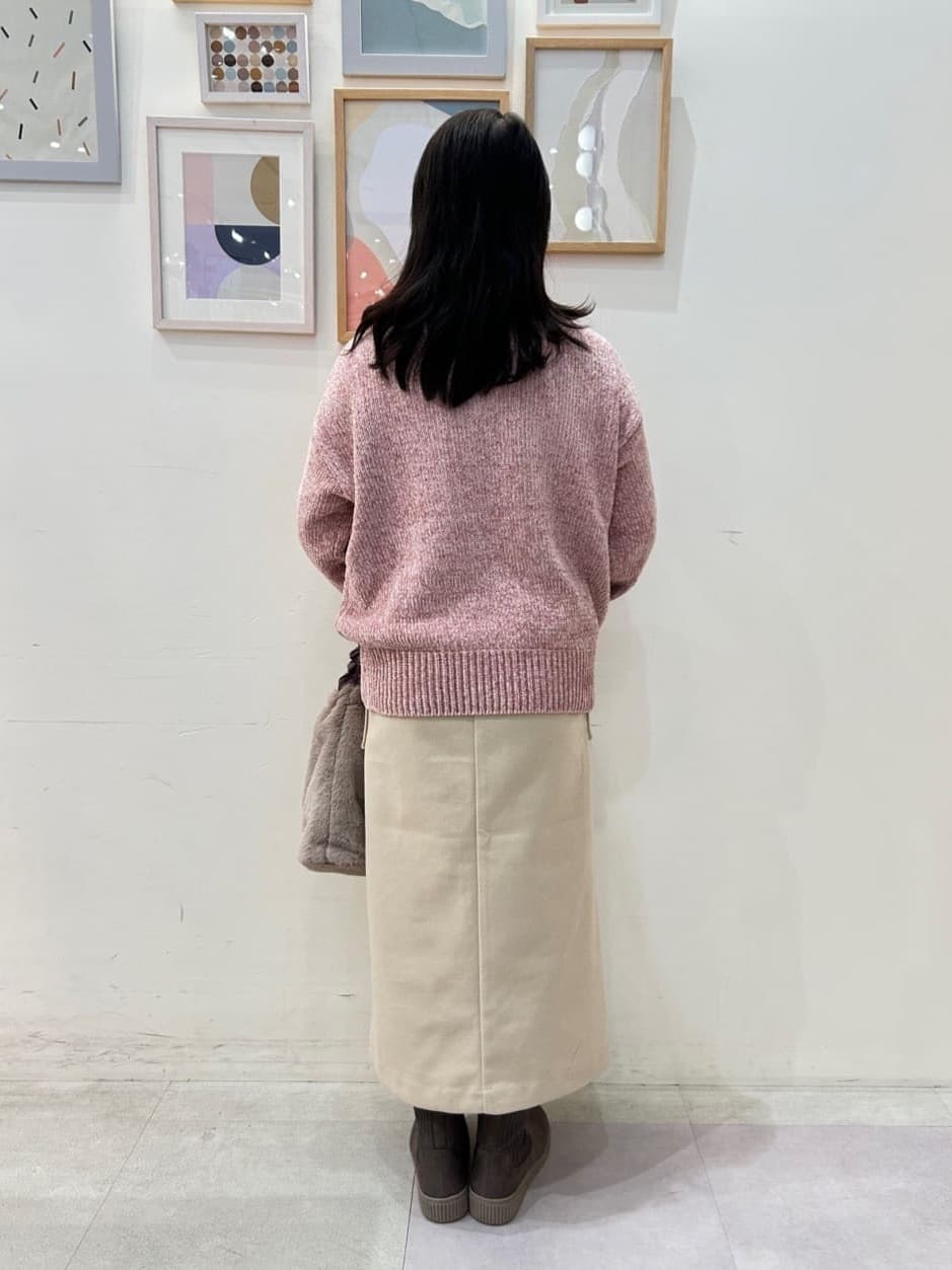 vanseさんの「SHOO･LA･RUE｜◆肌触り柔らか ベロアモール モックネックニット」を使ったコーディネート