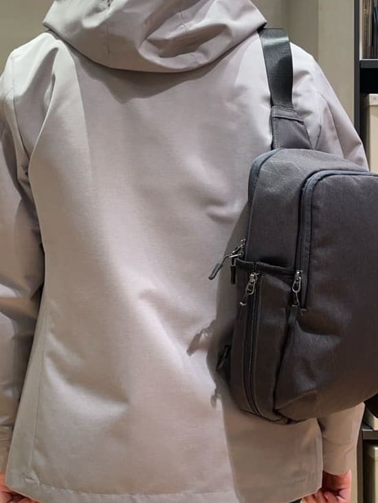IMAIさんの「TAKEO KIKUCHI｜【多機能・軽量】シャドーライン ボディバッグ」を使ったコーディネート