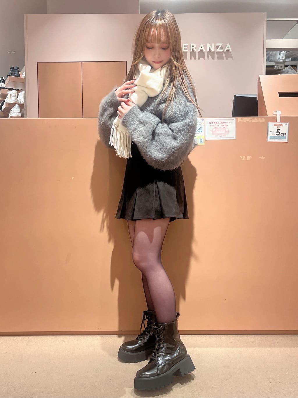 このかさんの「ESPERANZA｜洗えるシンプルカラーストール 累計販売約5000枚【防寒／マフラー／無地／ギフト】」を使ったコーディネート