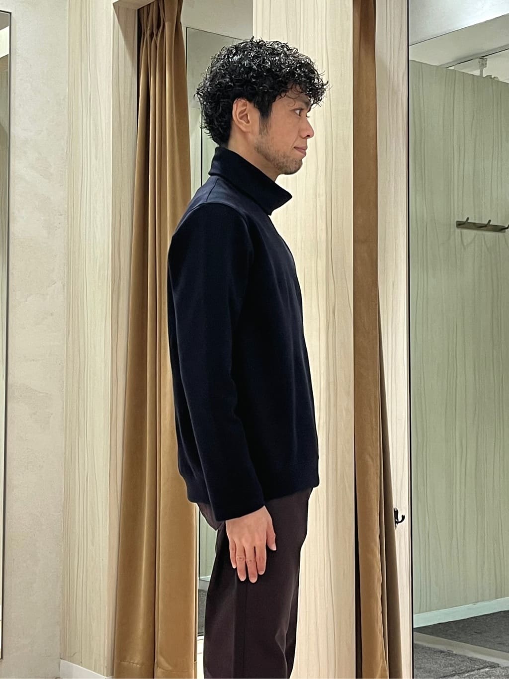 URAさんの「TAKEO KIKUCHI｜【Made in JAPAN】播州織 ストレッチ パンツ」を使ったコーディネート