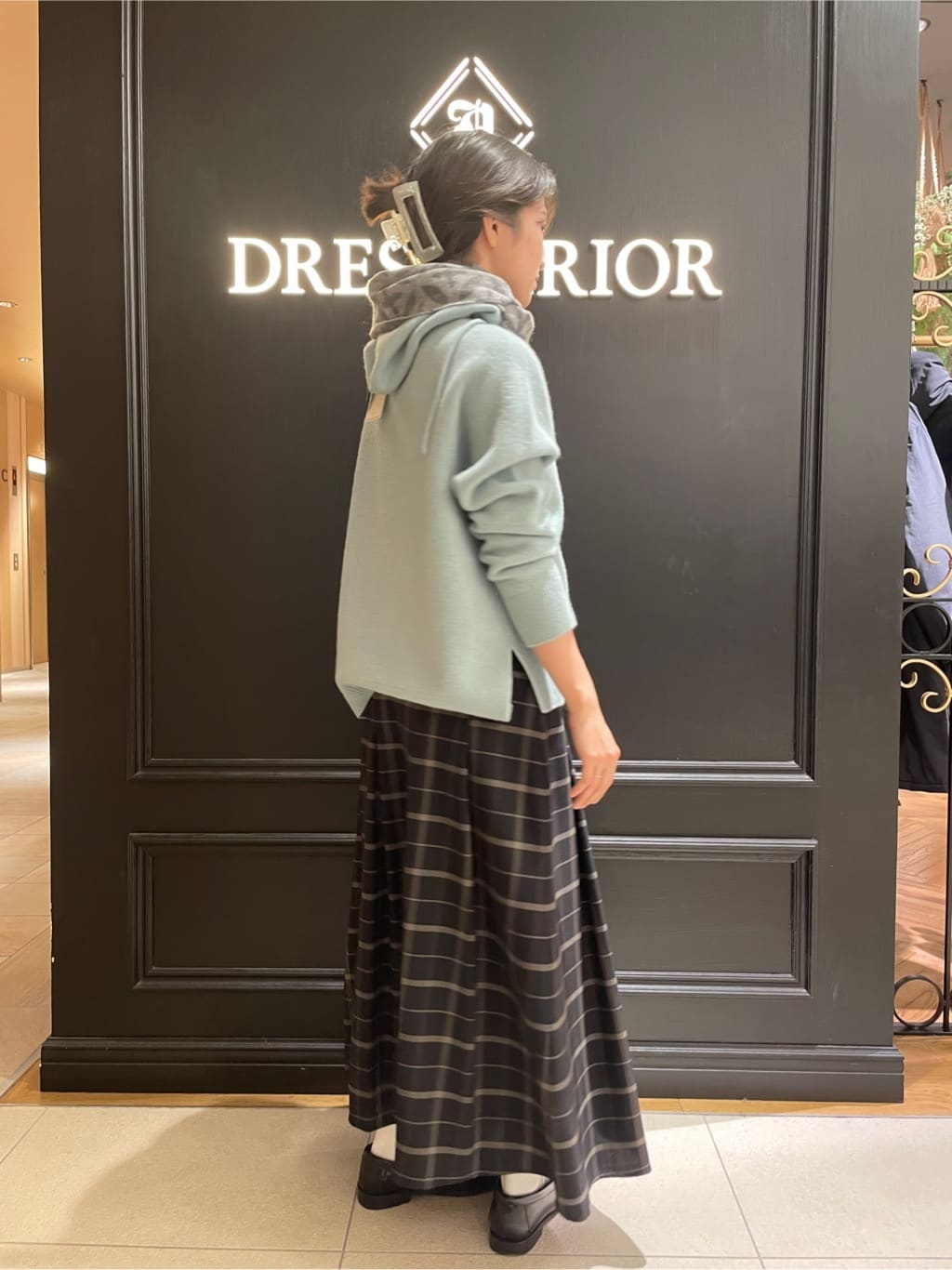 Karinさんの「DRESSTERIOR｜◆オーバーラップサークル モノトーンカシミヤ100%マフラー」を使ったコーディネート