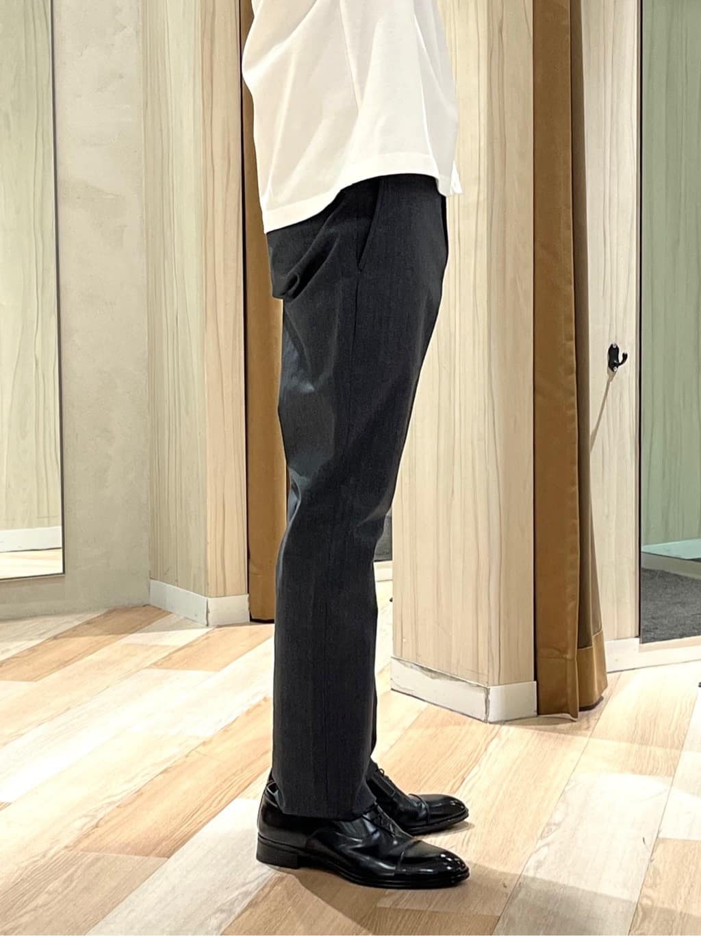 URAさんの「TAKEO KIKUCHI｜【Made in JAPAN】播州織 ヘリンボン ストレート パンツ」を使ったコーディネート