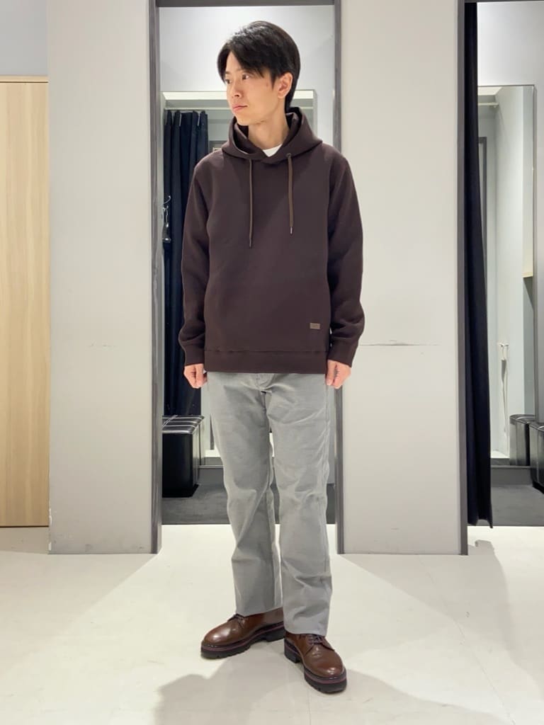 わいずみさんの「TAKEO KIKUCHI｜【Made in JAPAN】播州織 ストレッチ パンツ」を使ったコーディネート